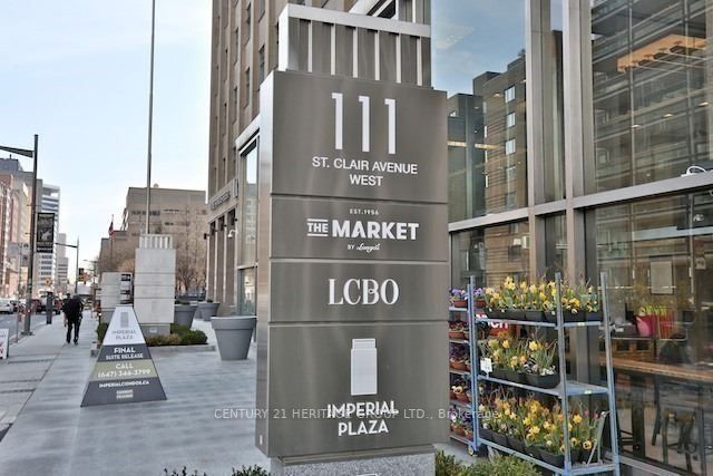 111 St.Clair St W, #907
