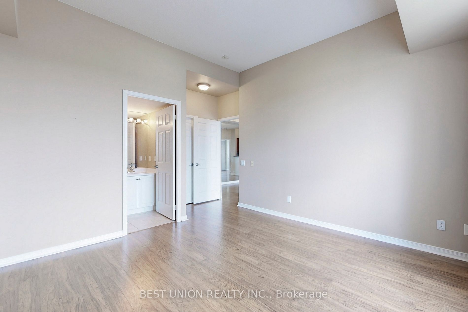 485 Rosewell Ave, #512