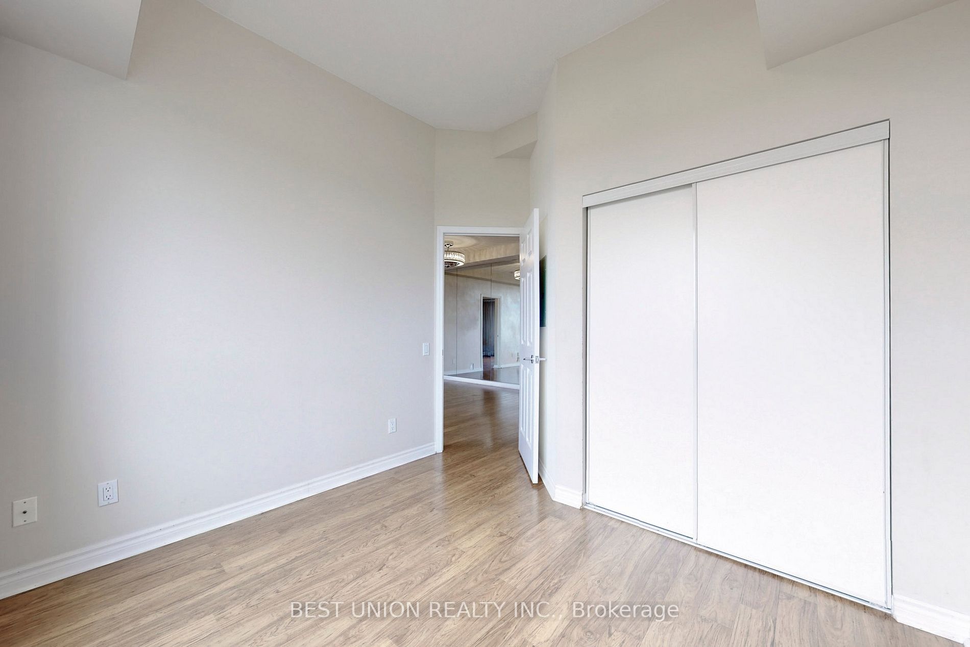 485 Rosewell Ave, #512