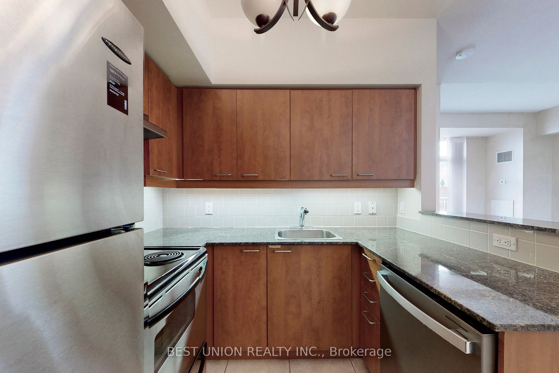 485 Rosewell Ave, #512