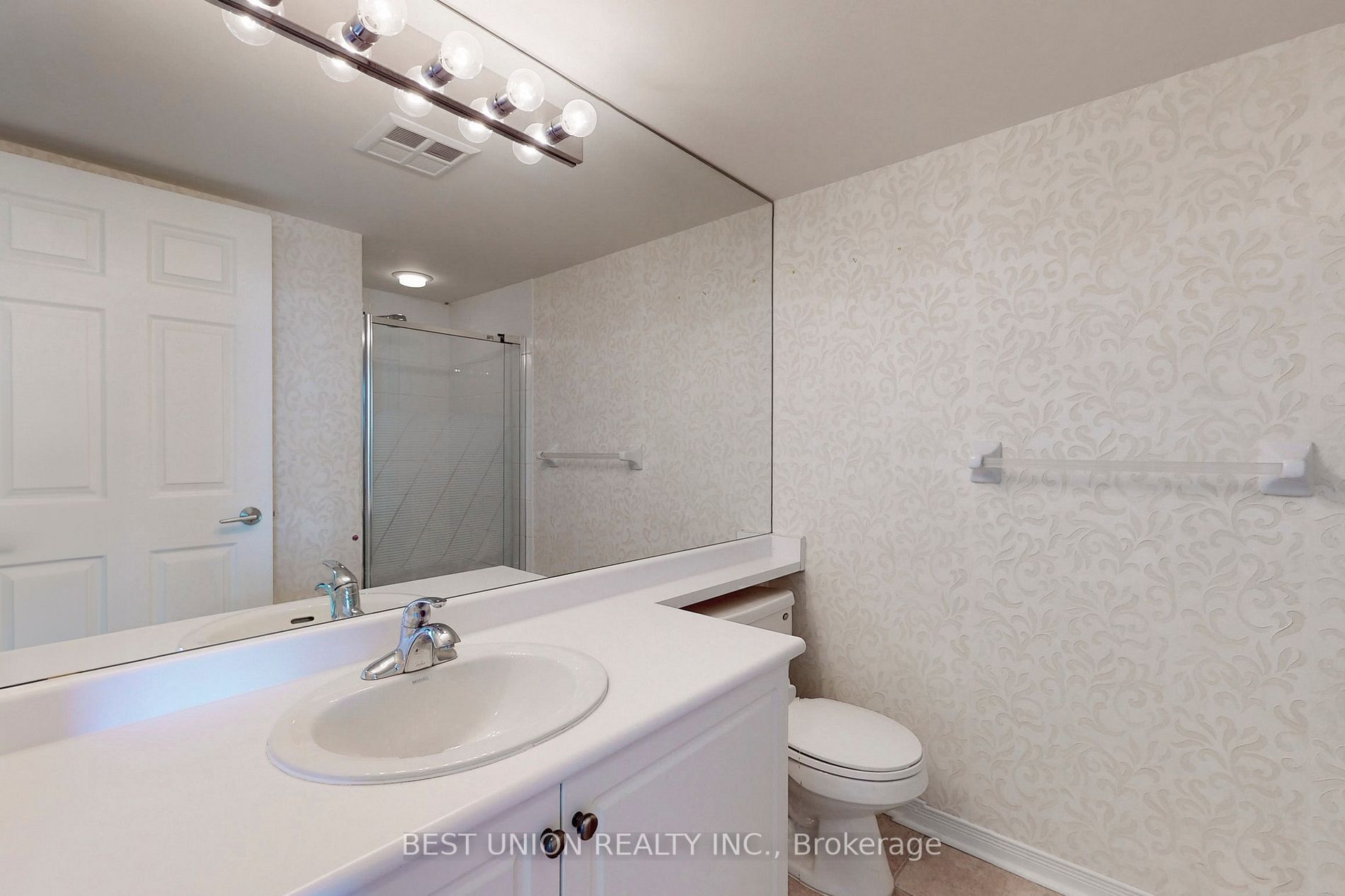 485 Rosewell Ave, #512