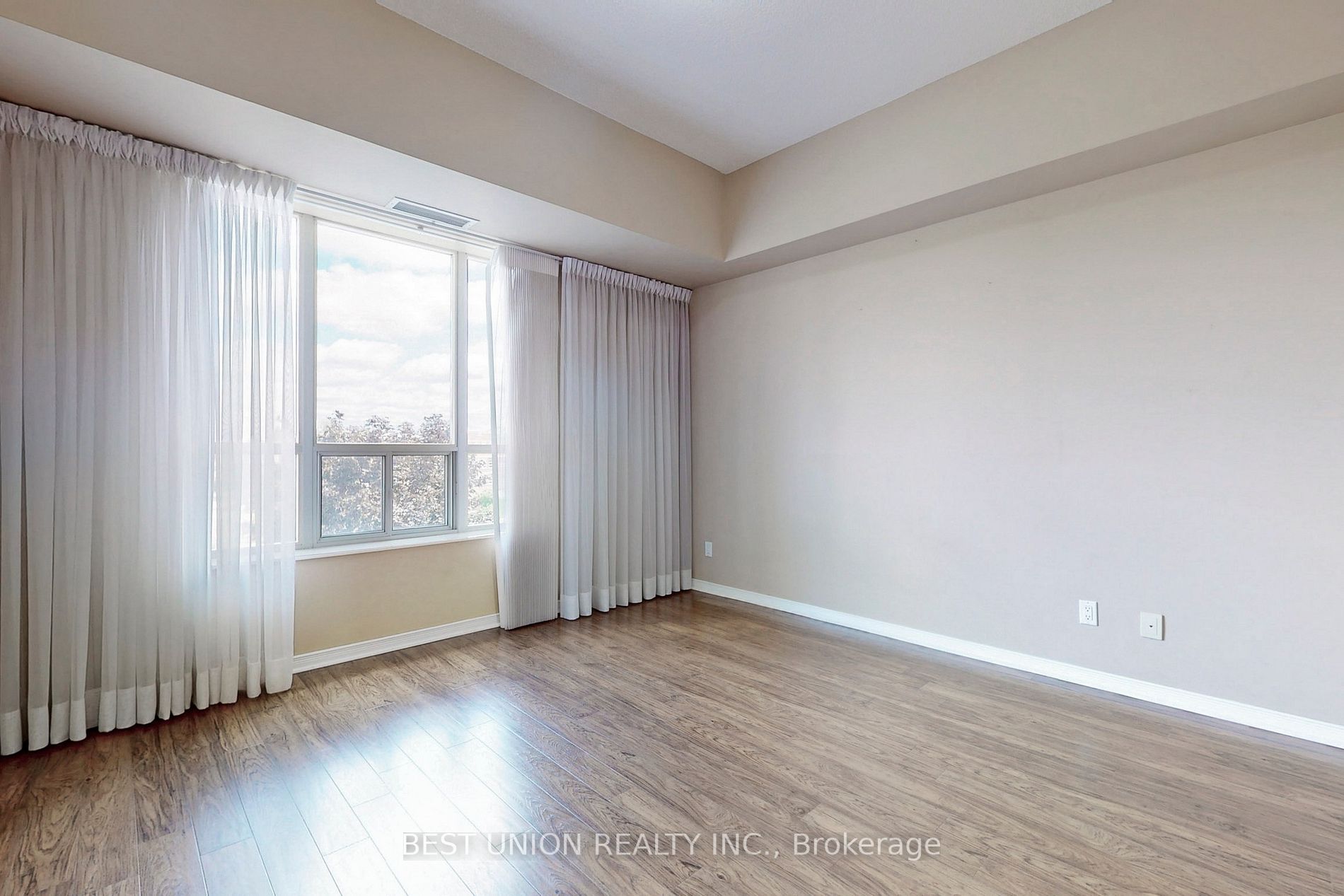485 Rosewell Ave, #512