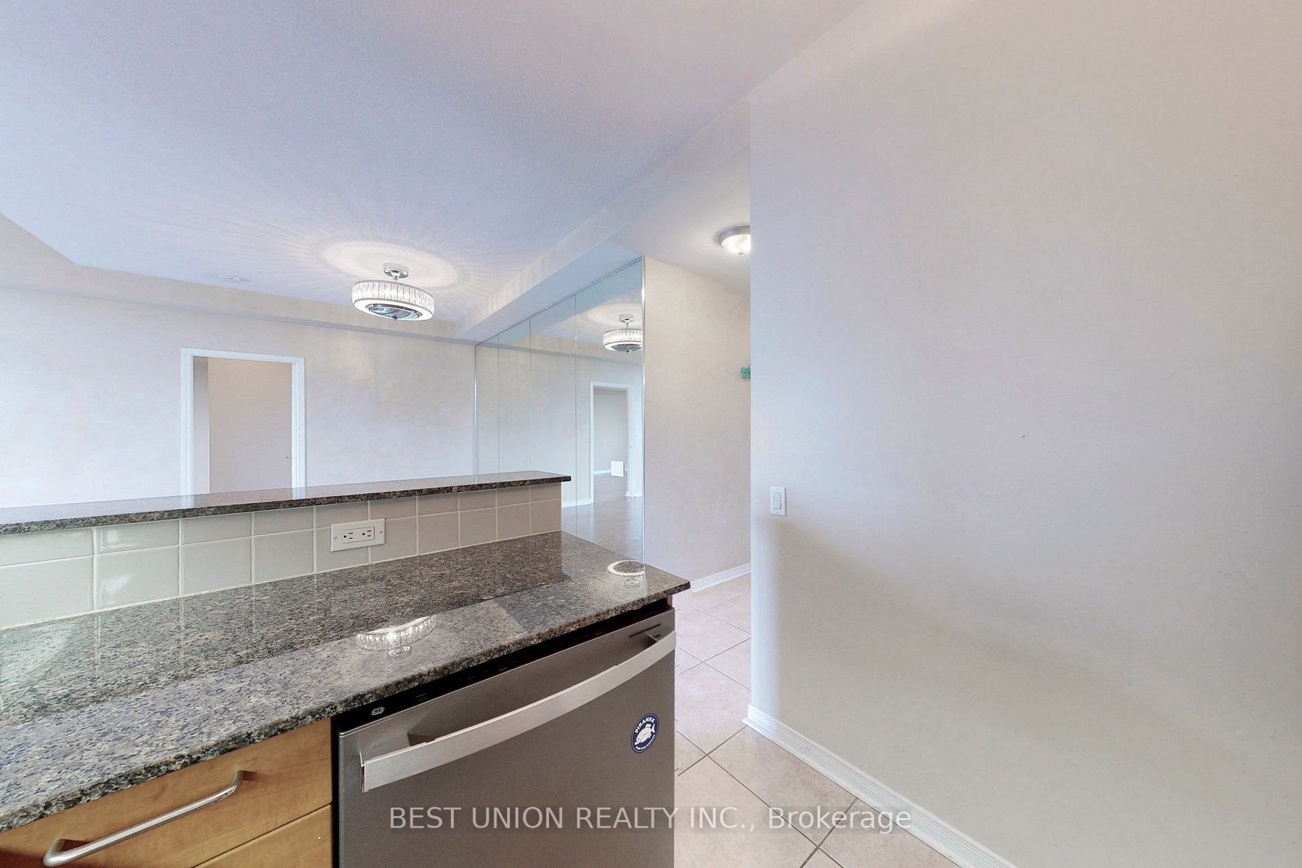 485 Rosewell Ave, #512
