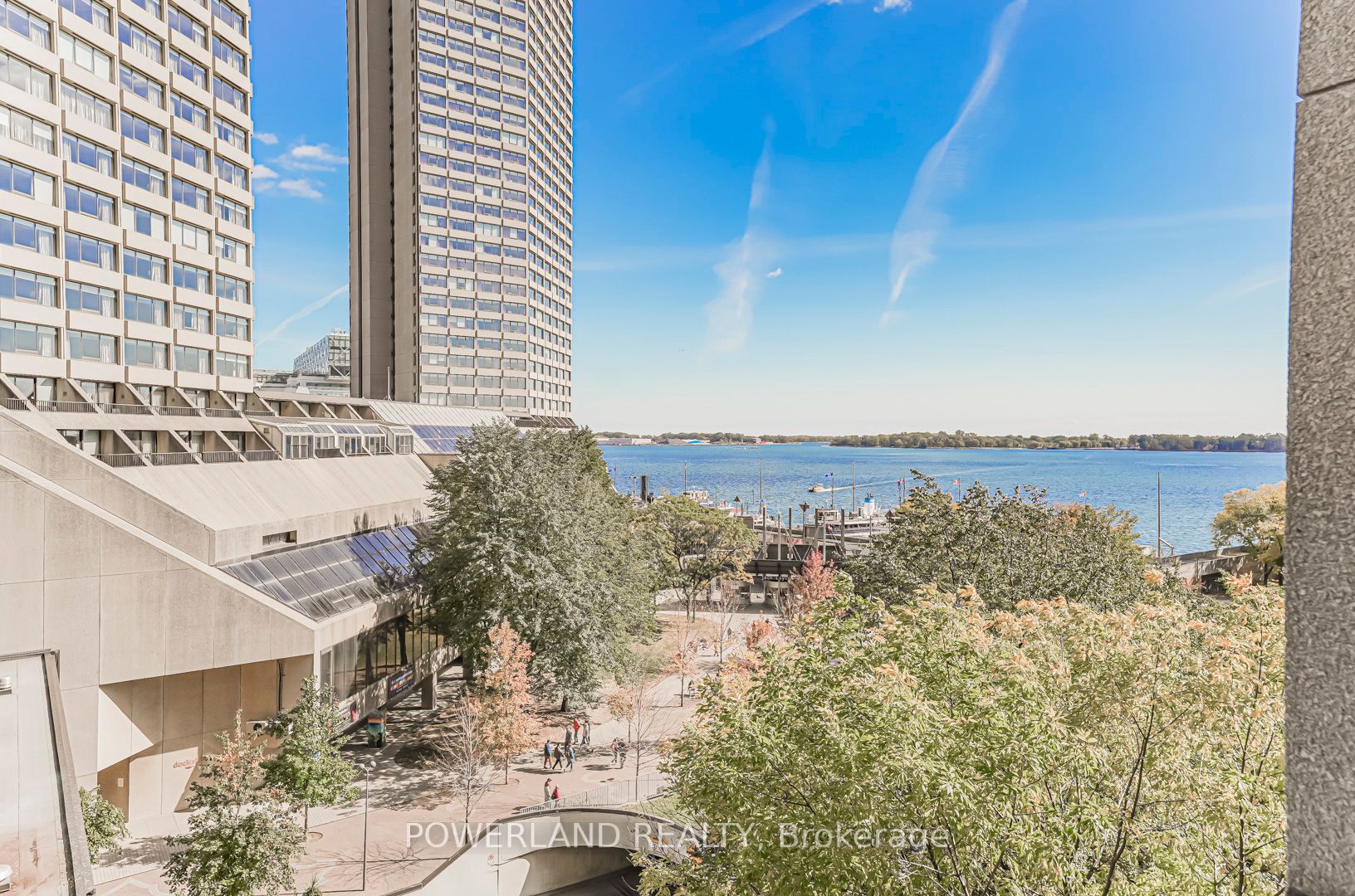 33 Harbour Sq, #834