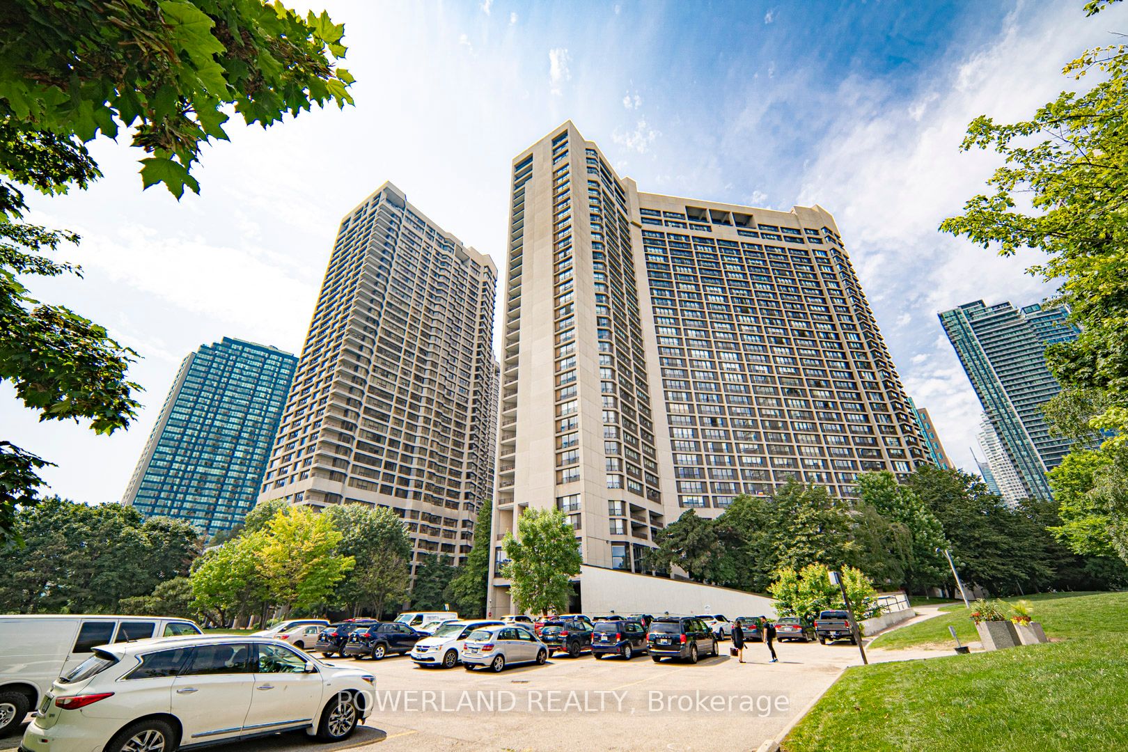 33 Harbour Sq, #834