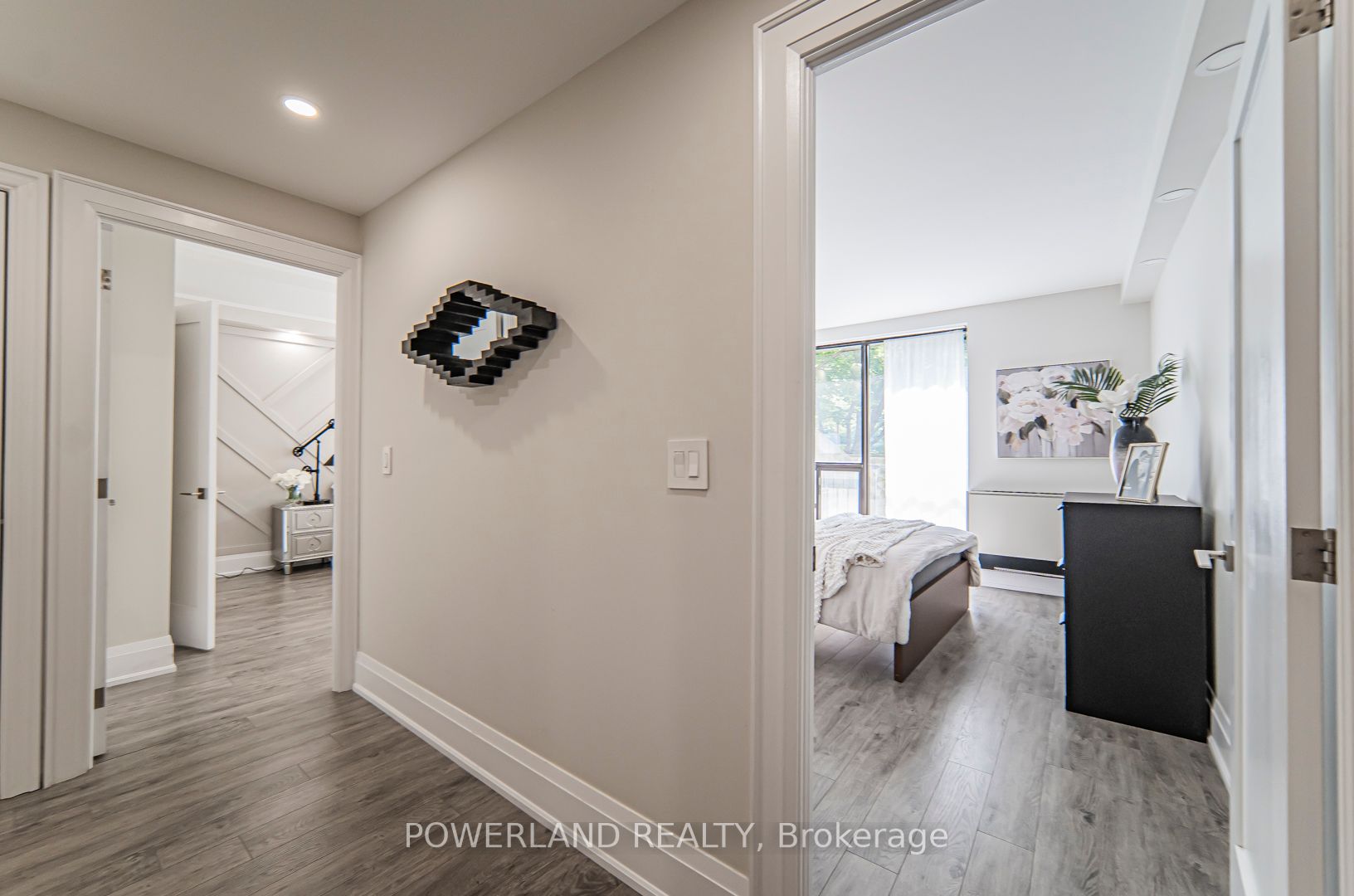 33 Harbour Sq, #834