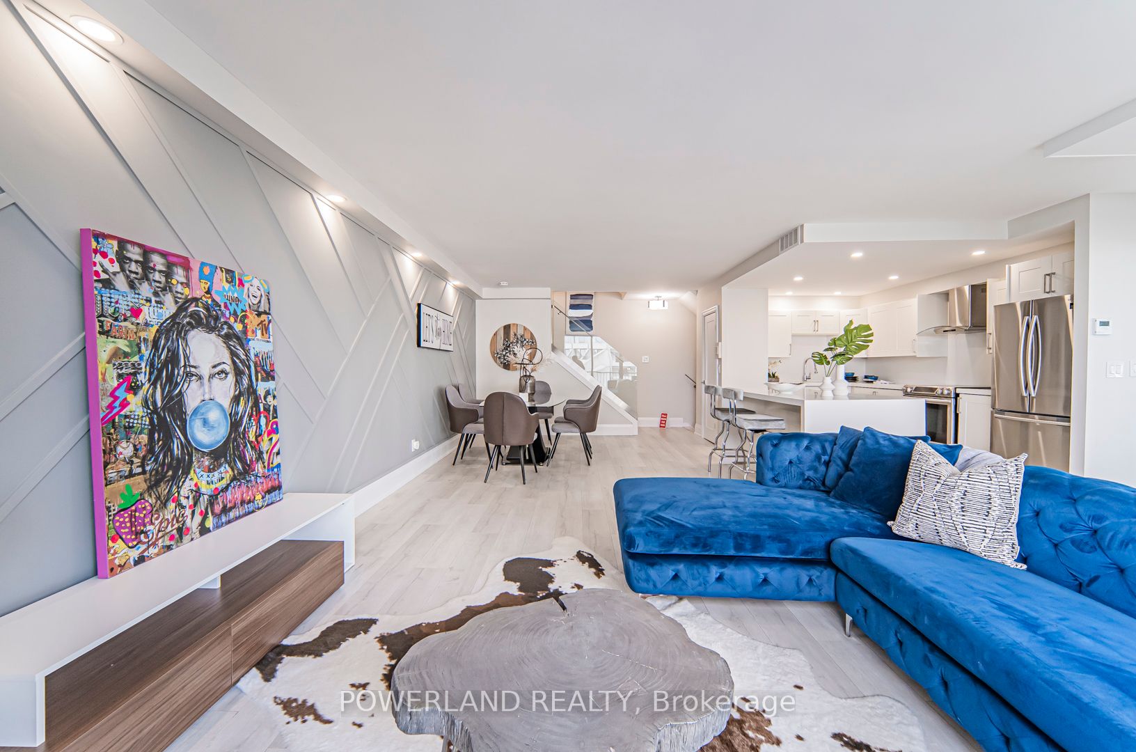 33 Harbour Sq, #834
