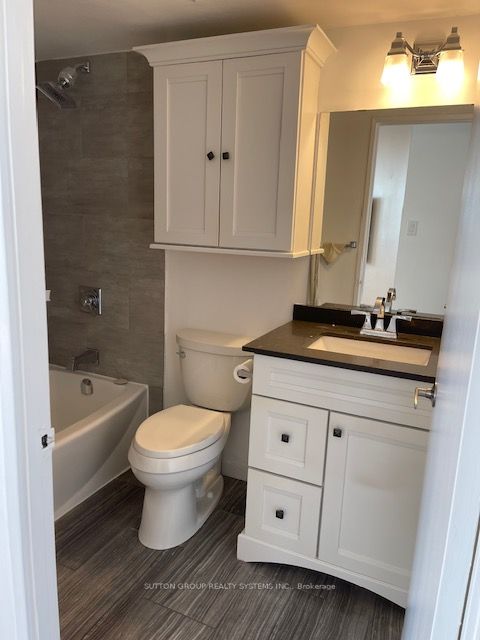 260 Queens Quay W, #1406