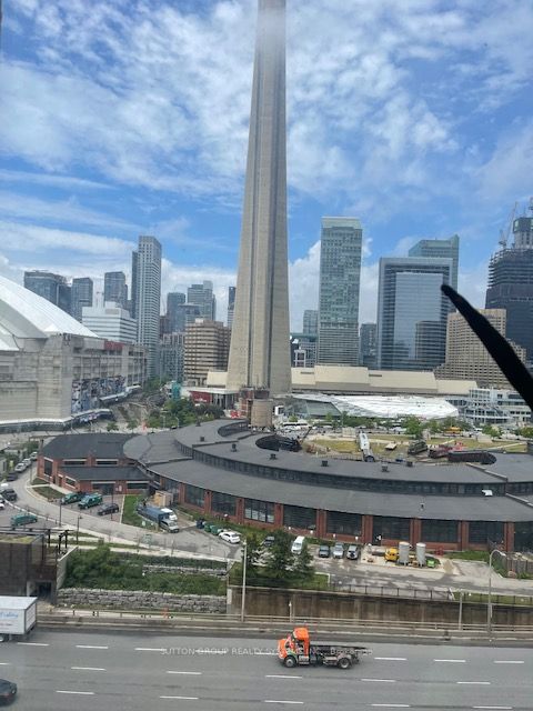 260 Queens Quay W, #1406