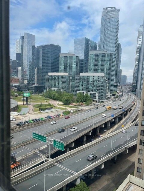 260 Queens Quay W, #1406