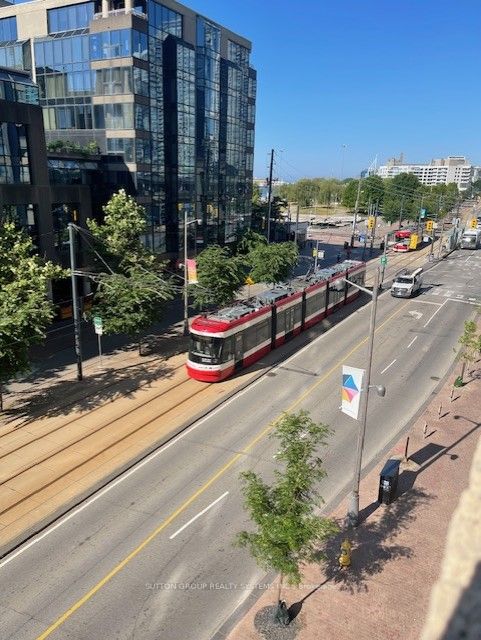 260 Queens Quay W, #1406