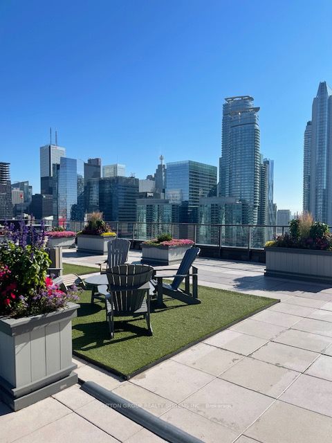 260 Queens Quay W, #1406