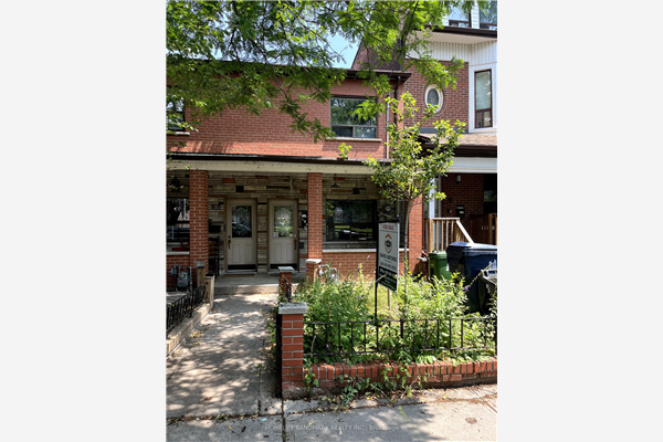 99 Lippincott St, Toronto