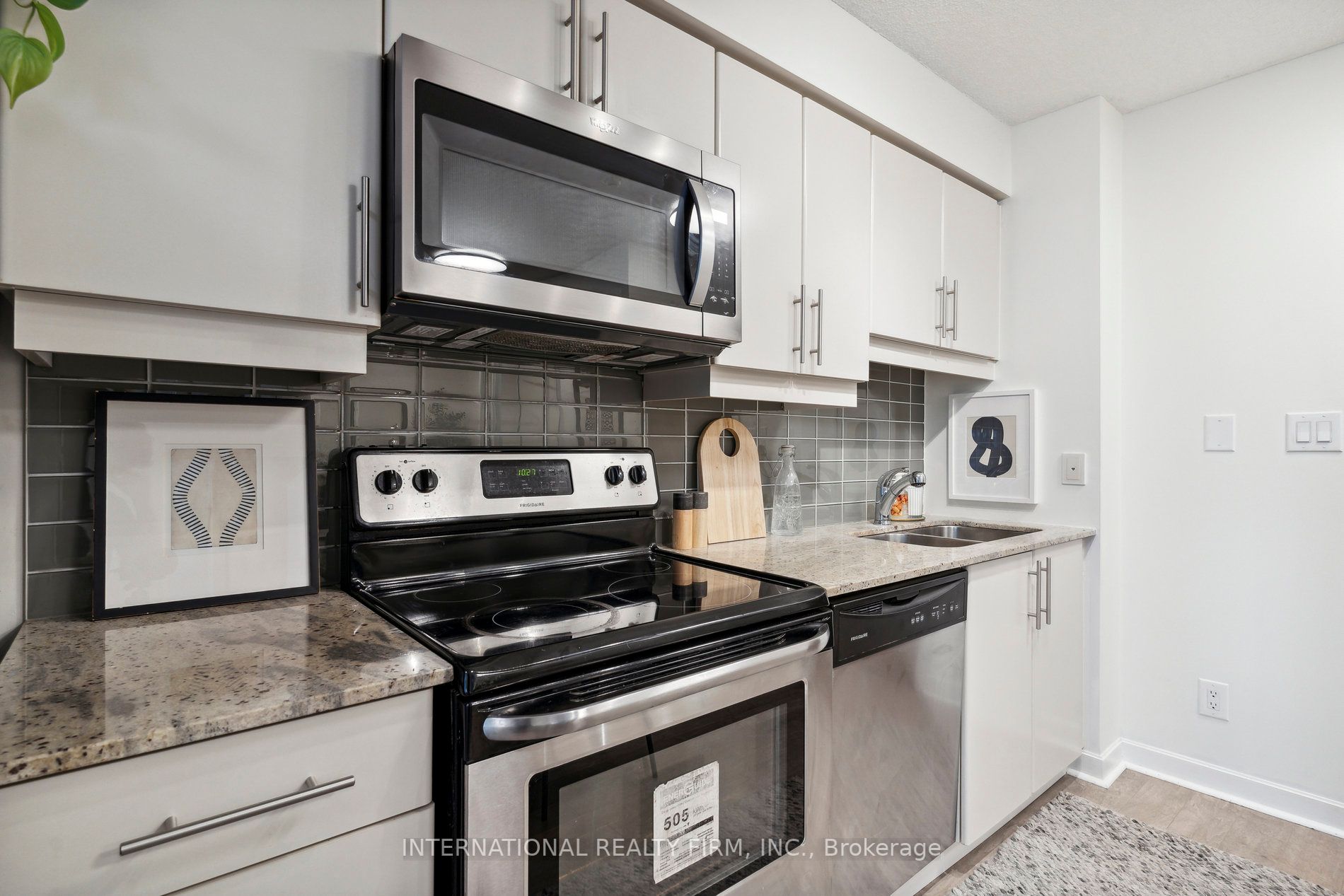 33 Bay St, #1105