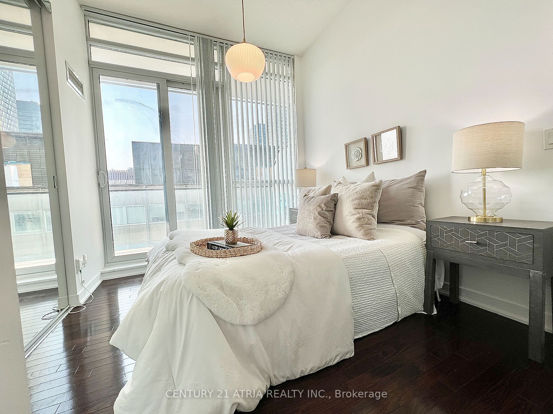 770 Bay St, #1212