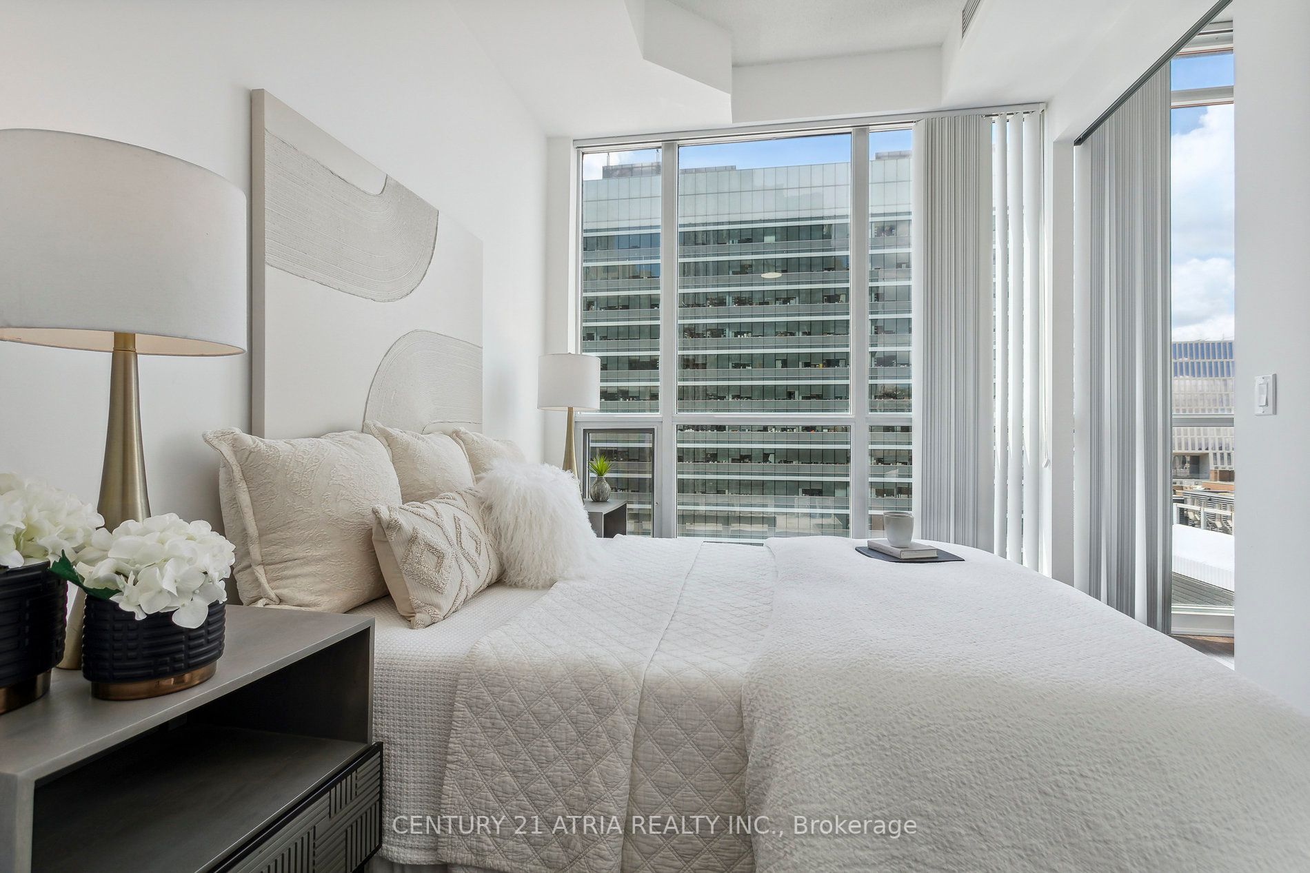 770 Bay St, #1212