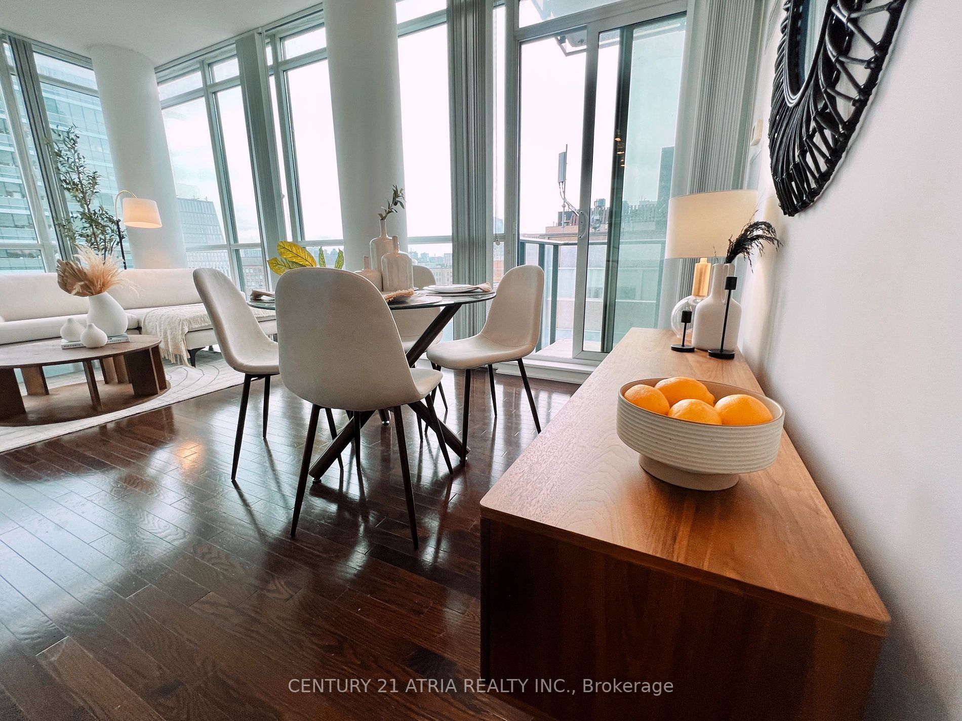 770 Bay St, #1212