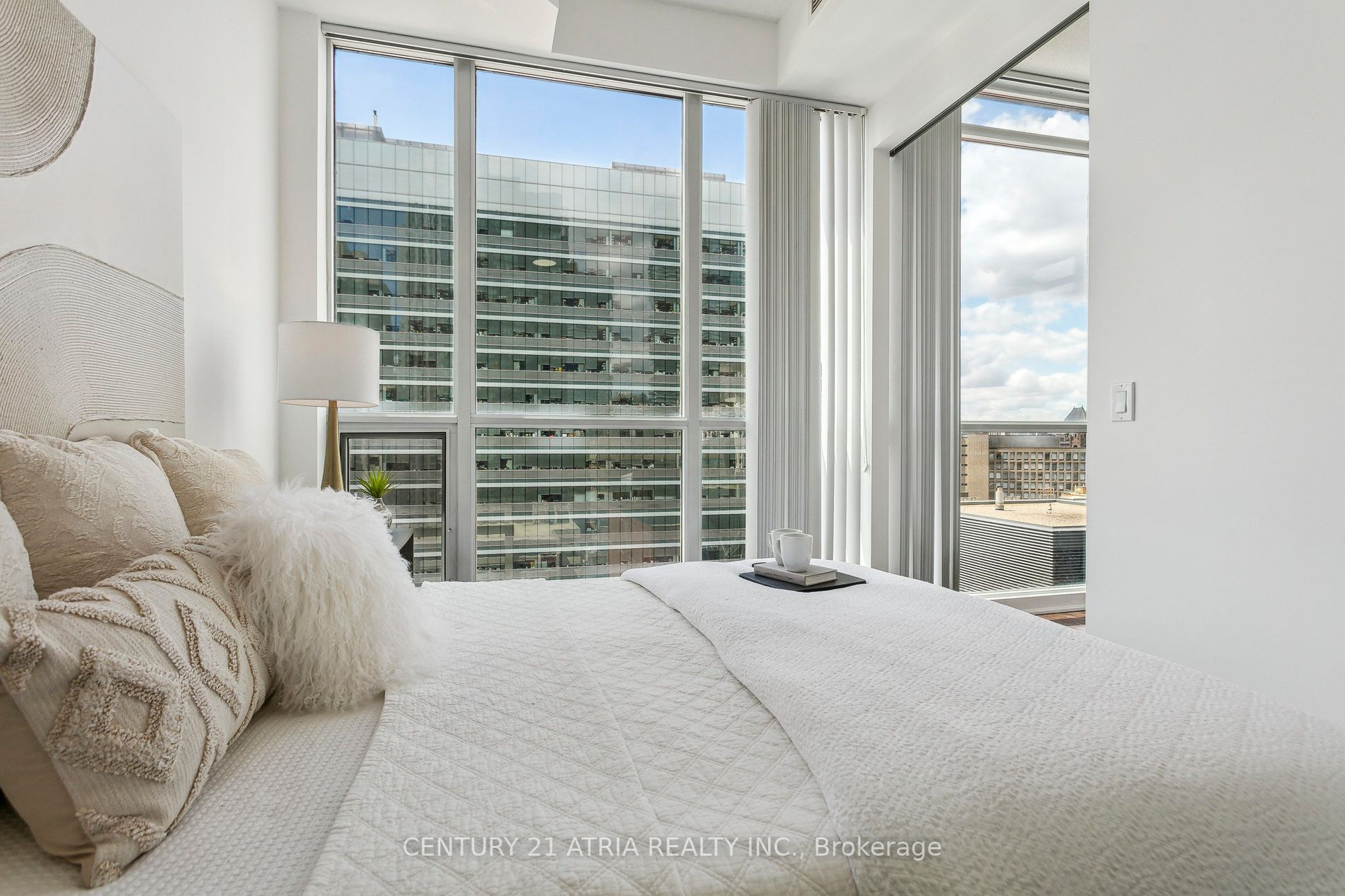770 Bay St, #1212