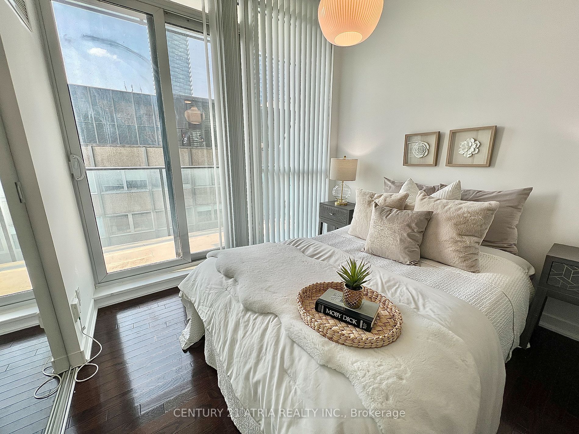 770 Bay St, #1212