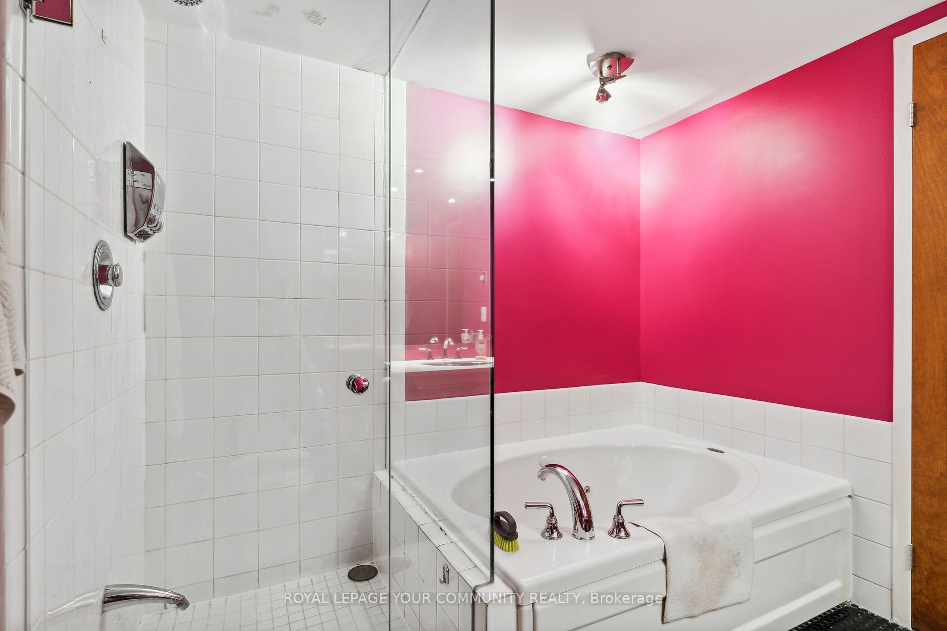 409 Bloor St E, #602