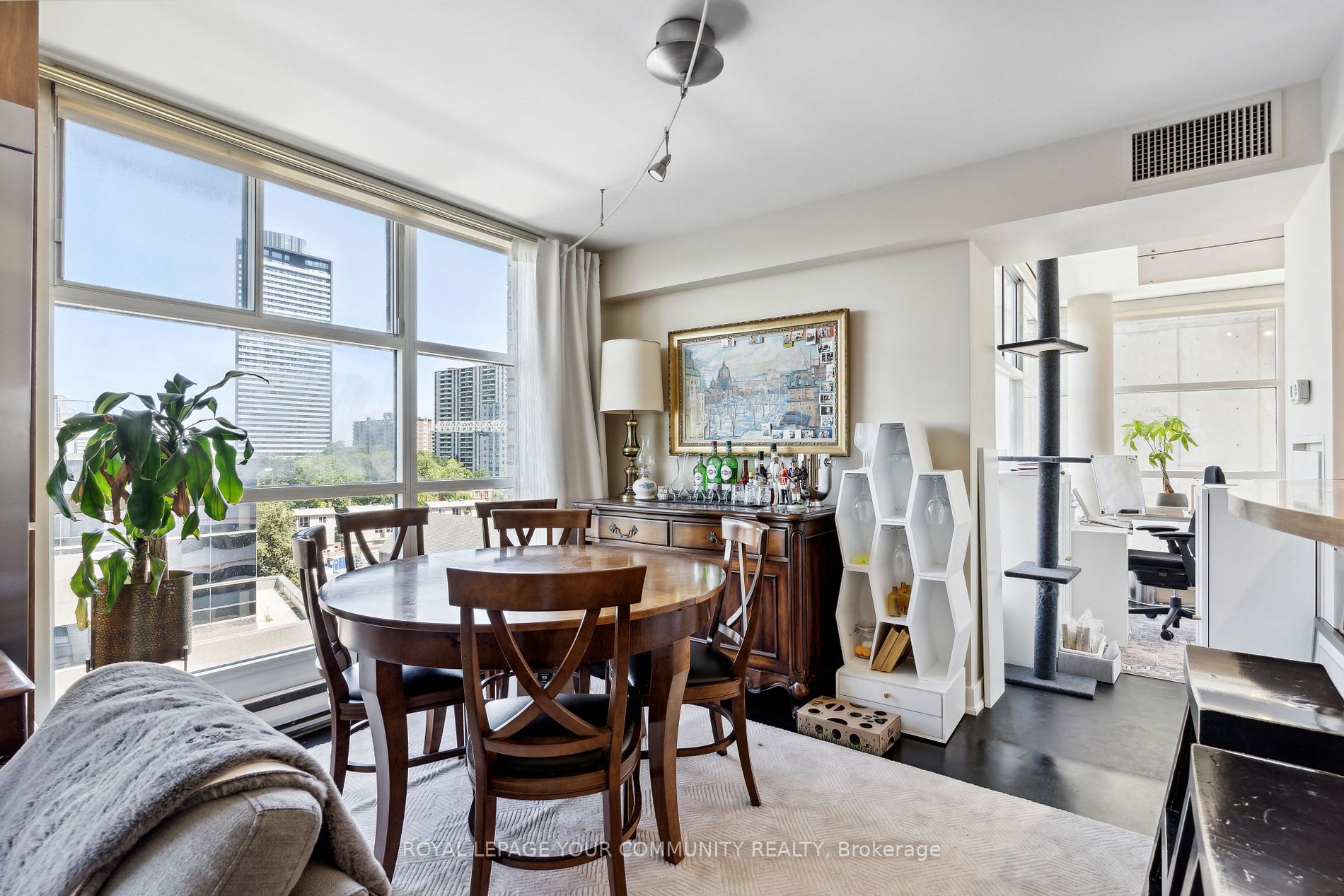 409 Bloor St E, #602