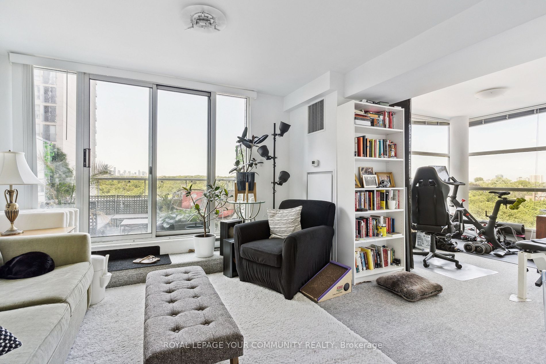 409 Bloor St E, #602