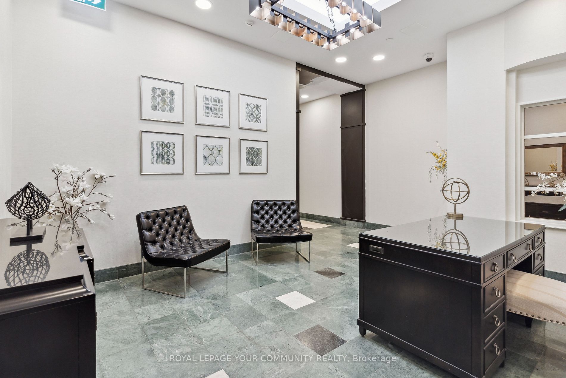 409 Bloor St E, #602