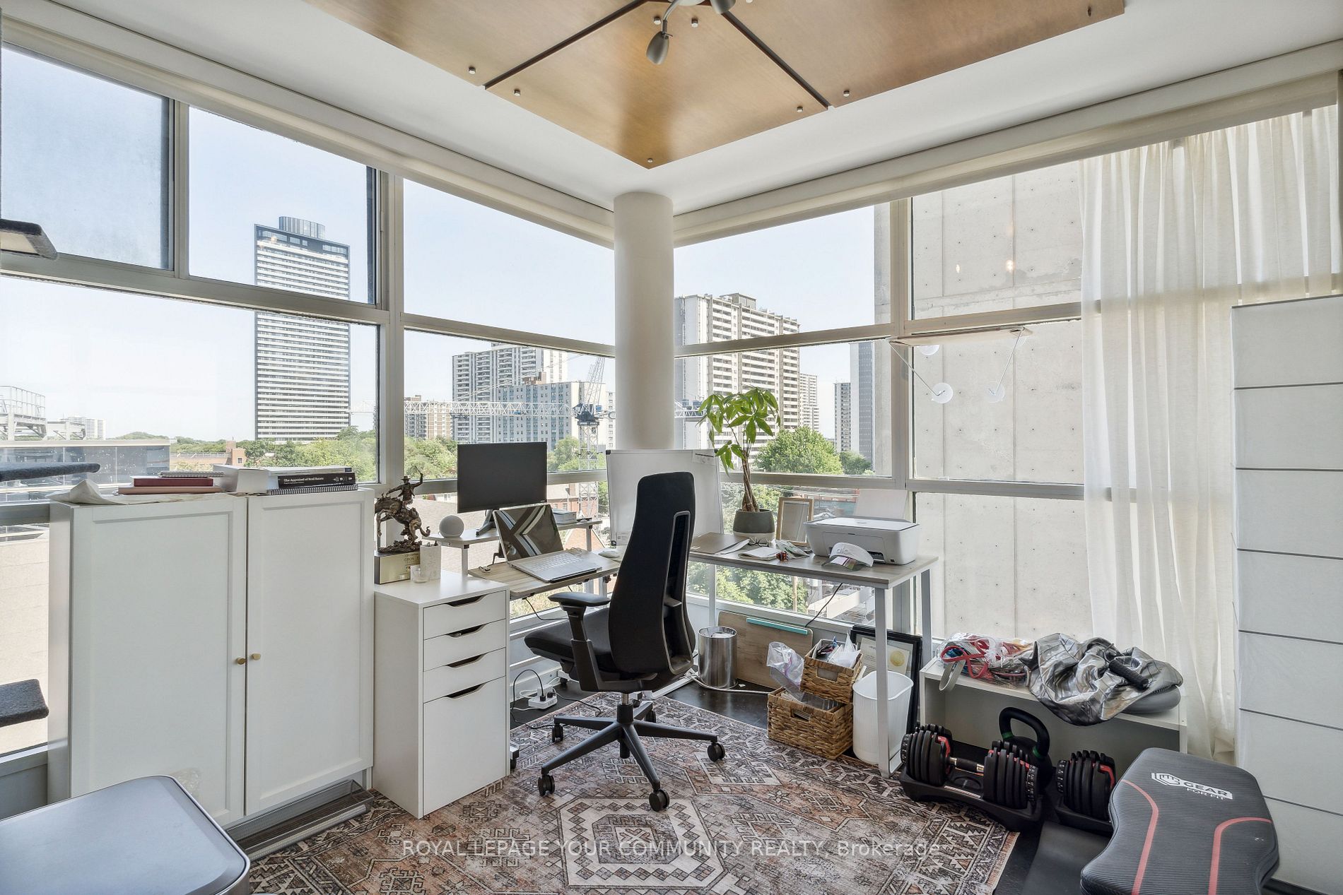 409 Bloor St E, #602