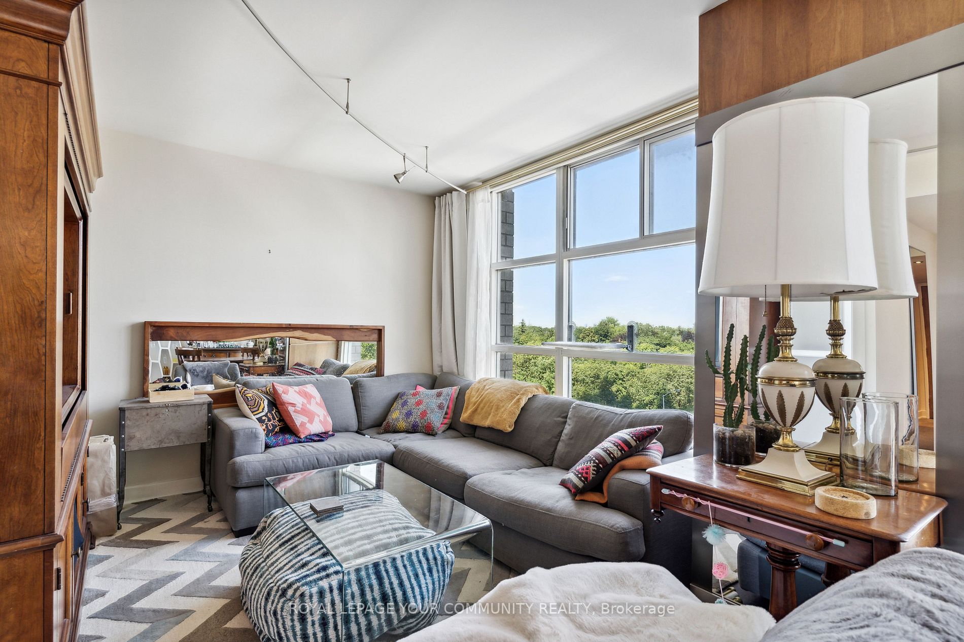 409 Bloor St E, #602