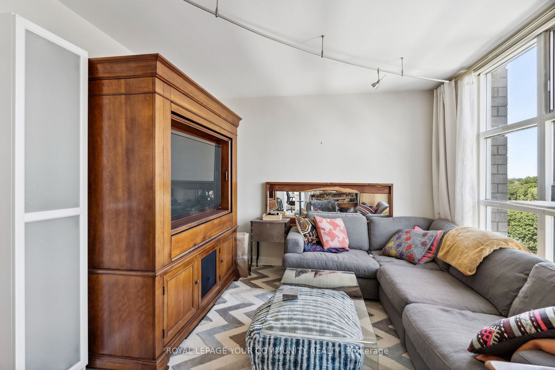 409 Bloor St E, #602