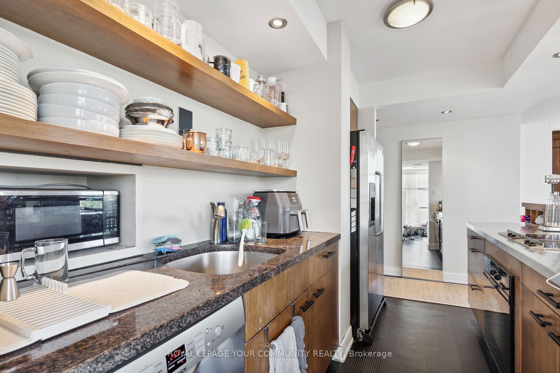 409 Bloor St E, #602