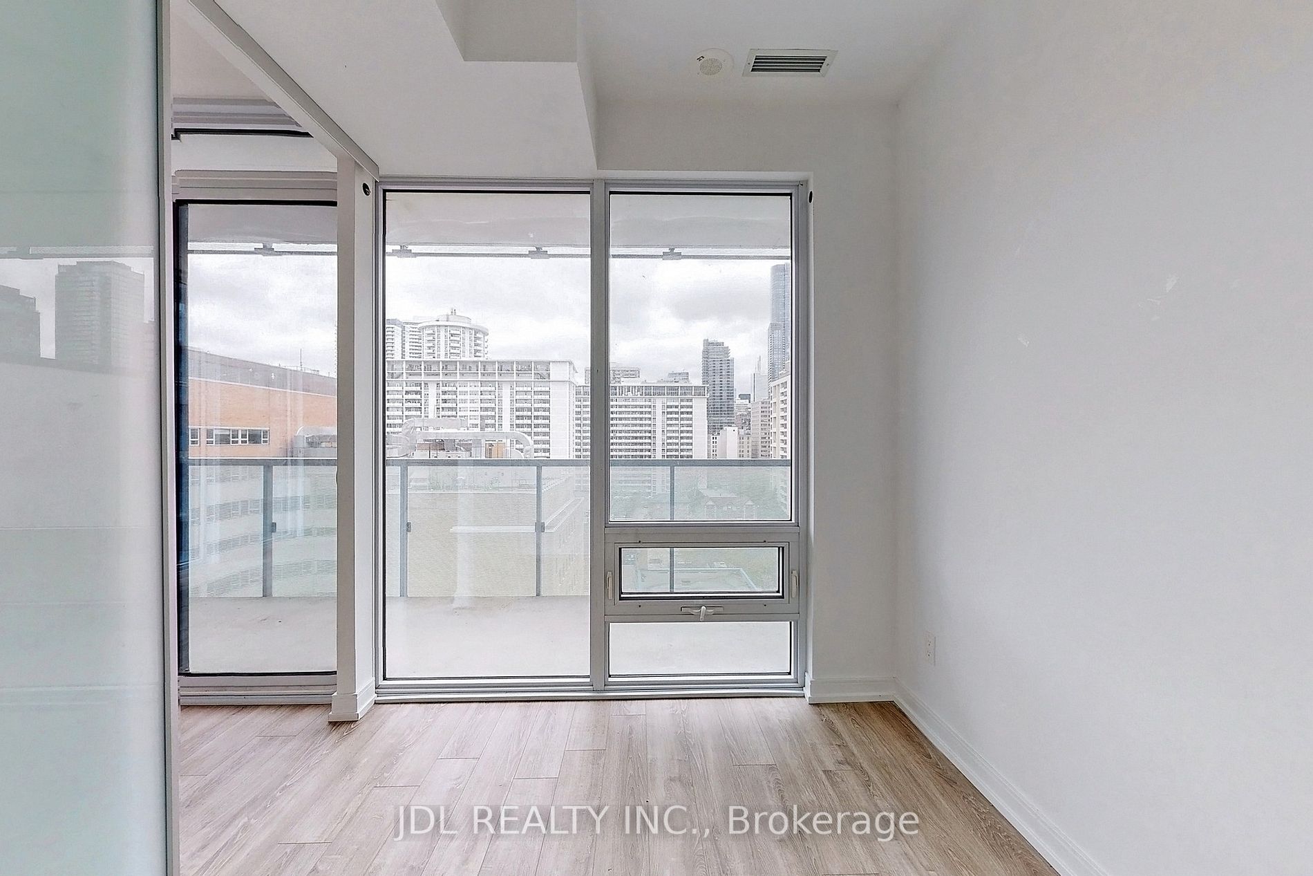 28 Wellesley St E, #804