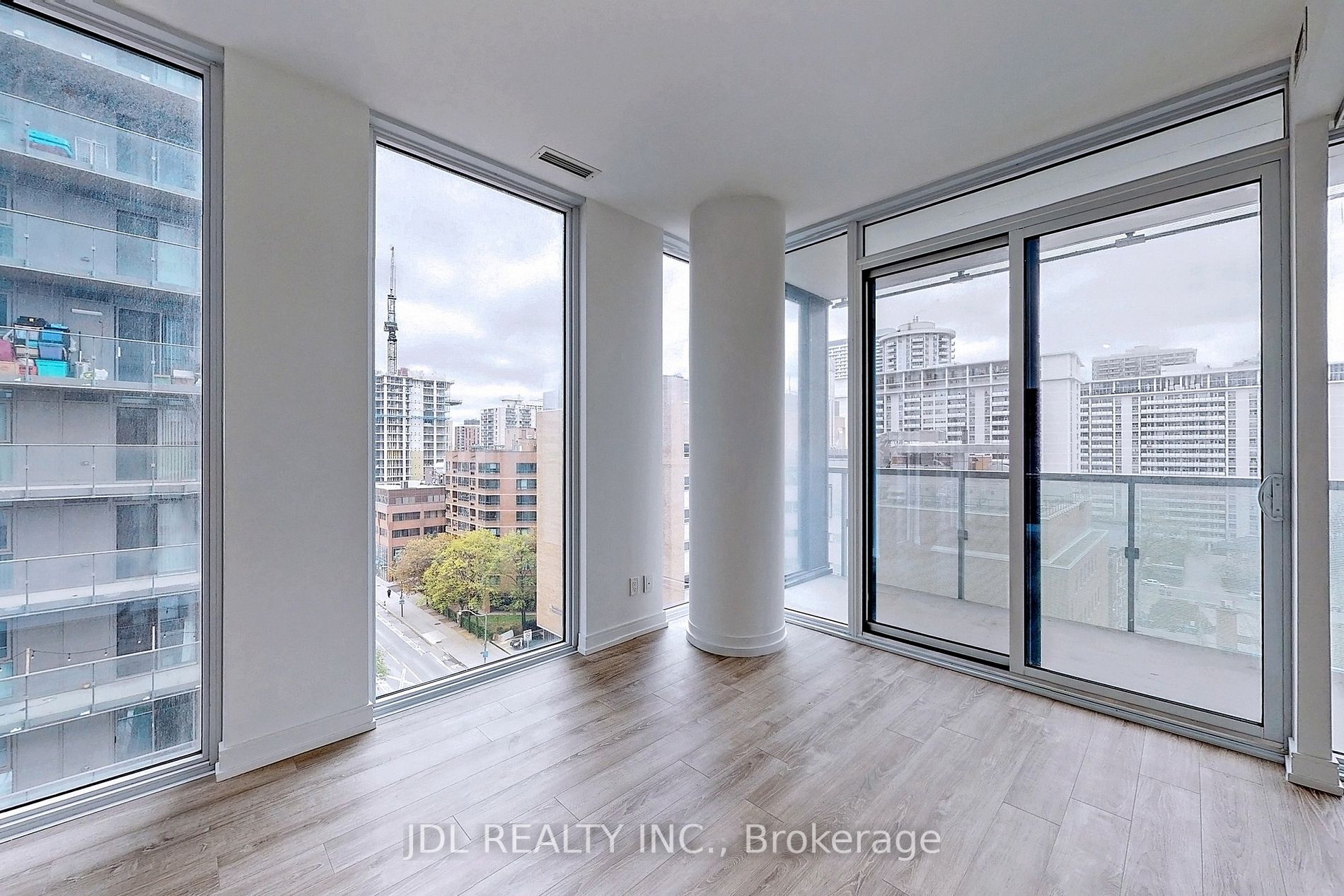 28 Wellesley St E, #804