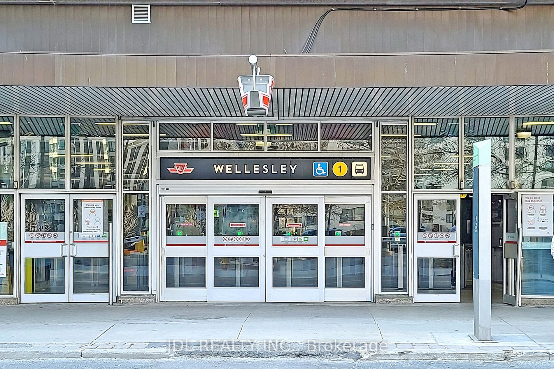 28 Wellesley St E, #804