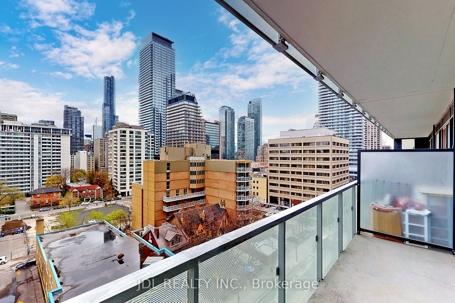 28 Wellesley St E, #804