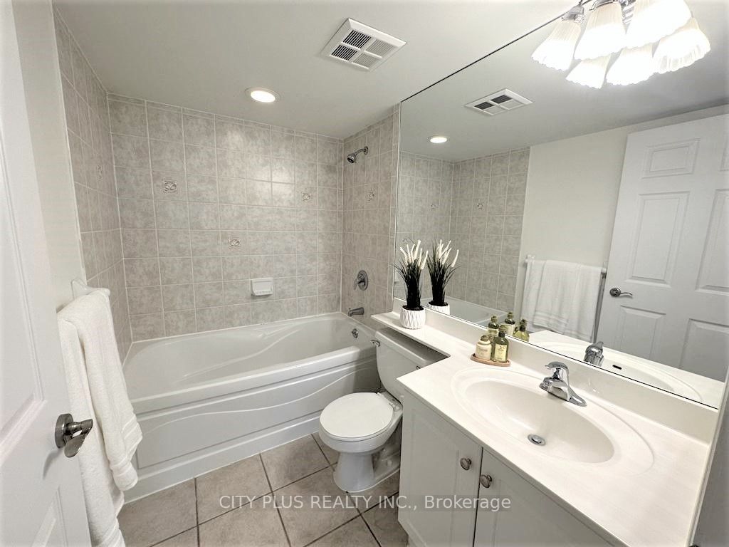 123 Eglinton Ave E, #1103