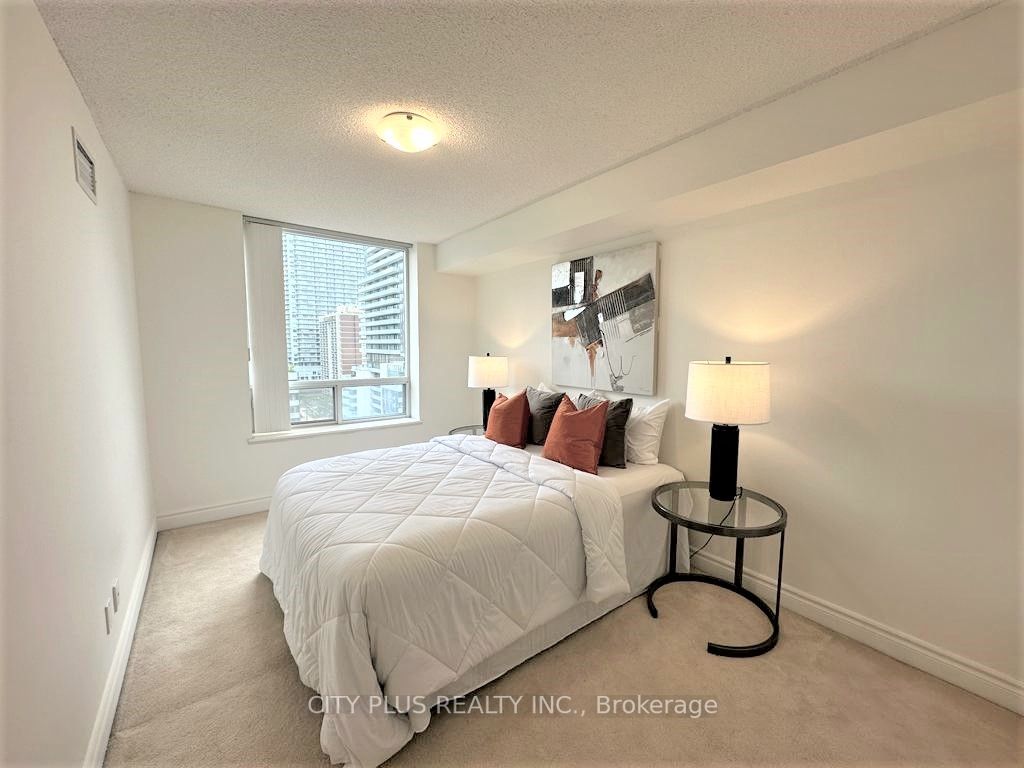123 Eglinton Ave E, #1103