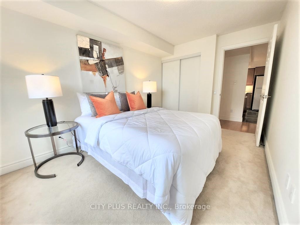 123 Eglinton Ave E, #1103