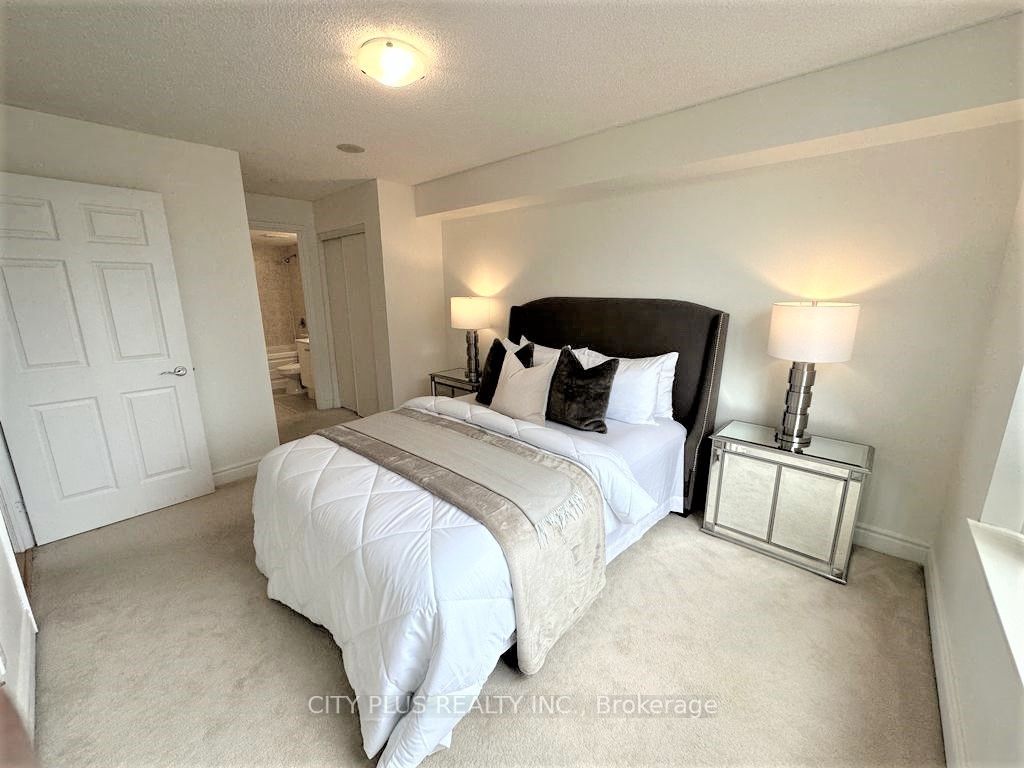 123 Eglinton Ave E, #1103