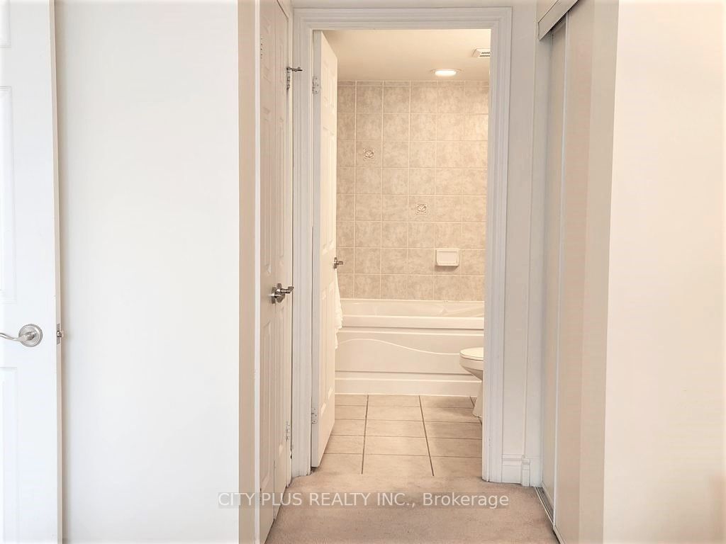 123 Eglinton Ave E, #1103