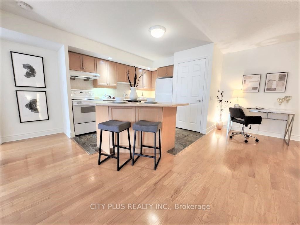 123 Eglinton Ave E, #1103