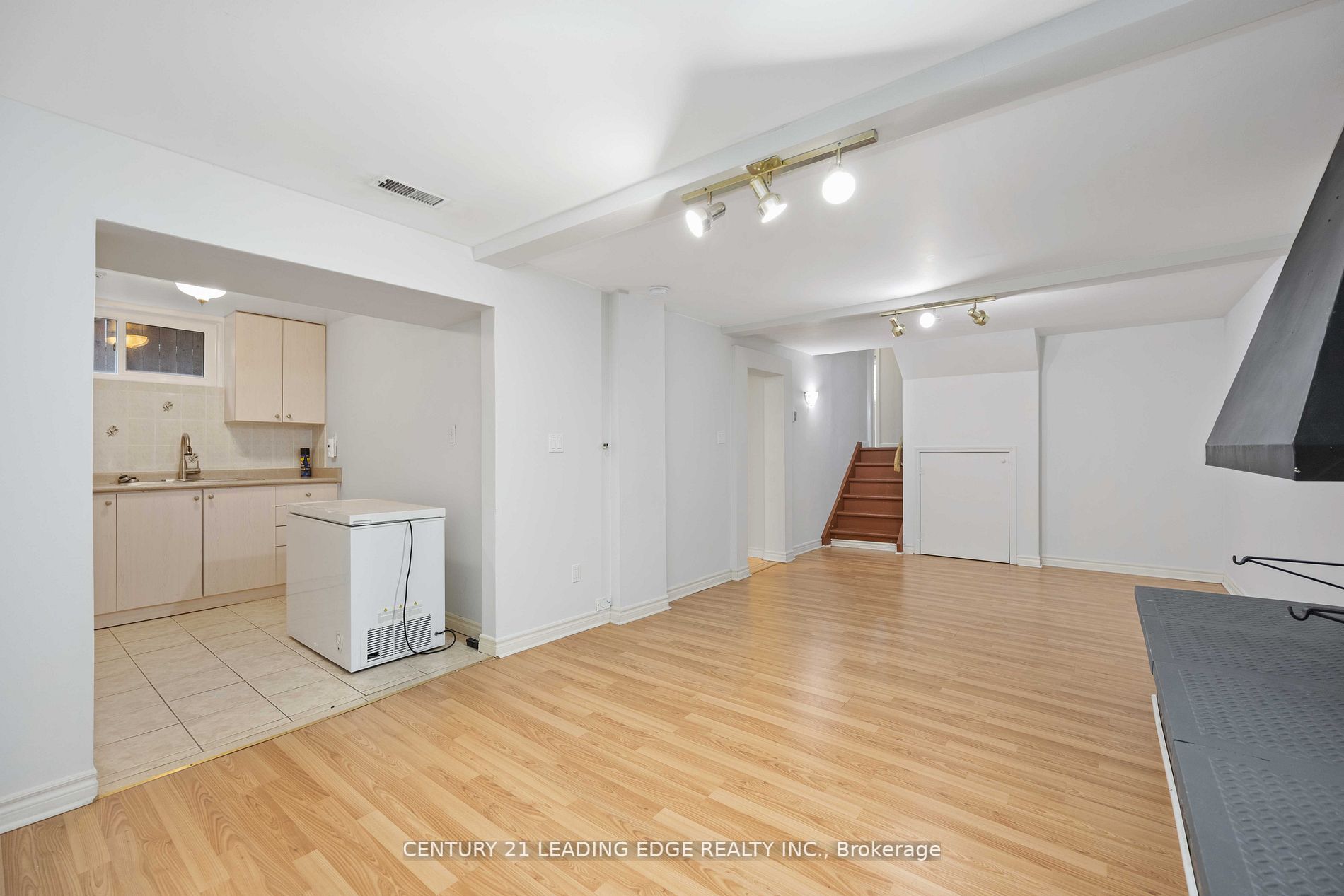 25 Karen Rd