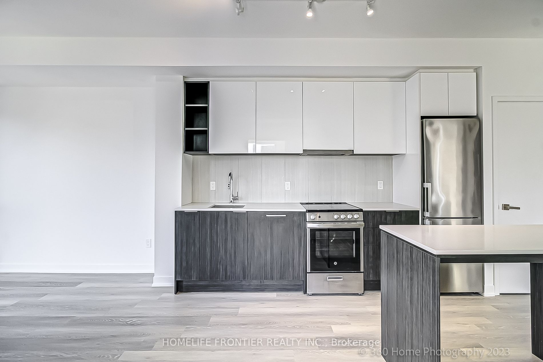 31 Tippett Rd, #731