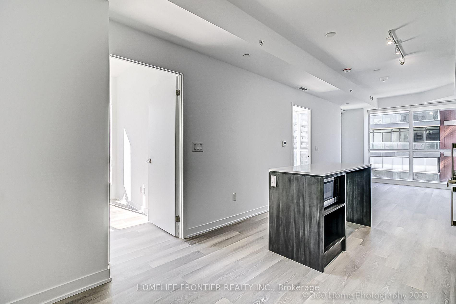 31 Tippett Rd, #731