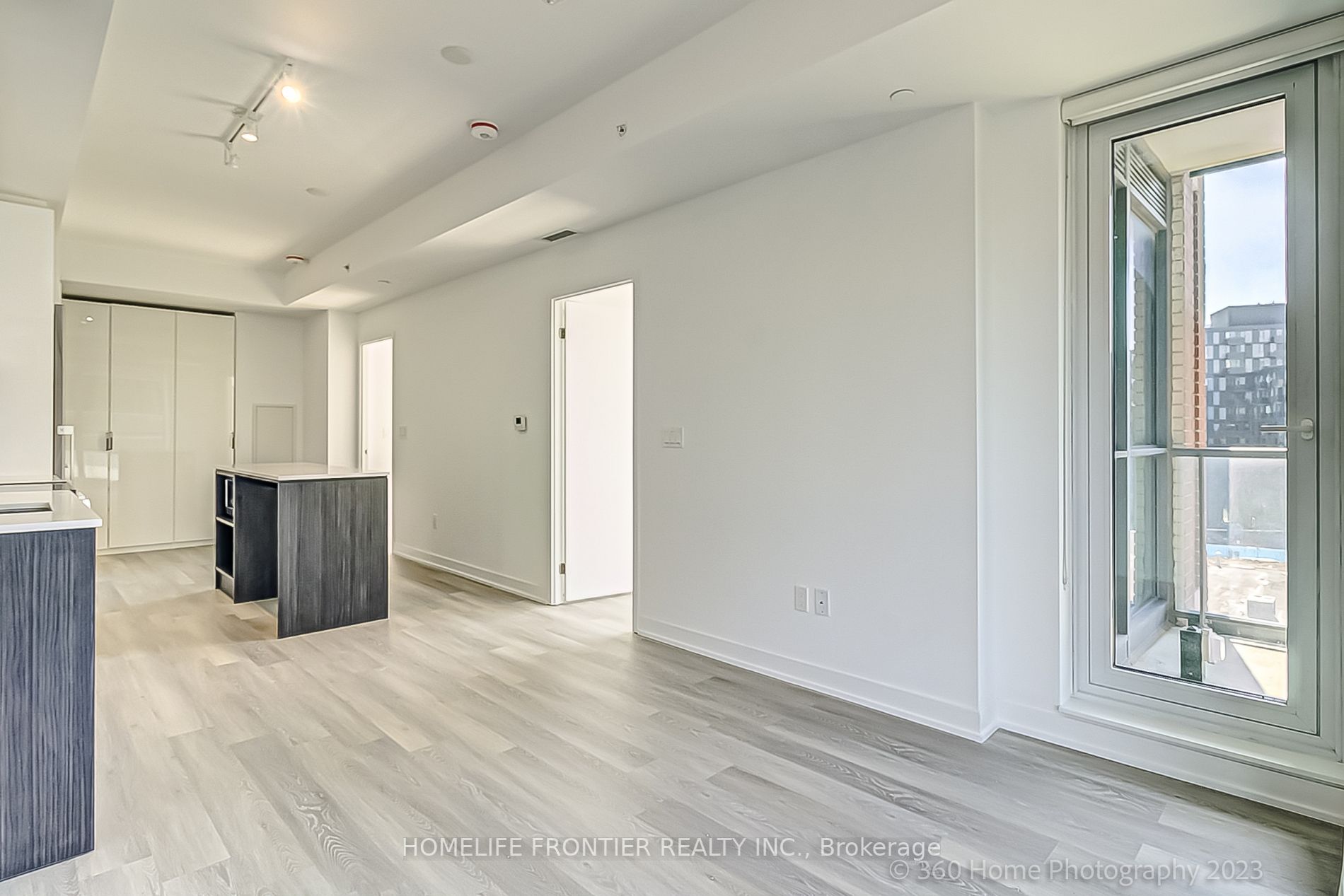 31 Tippett Rd, #731