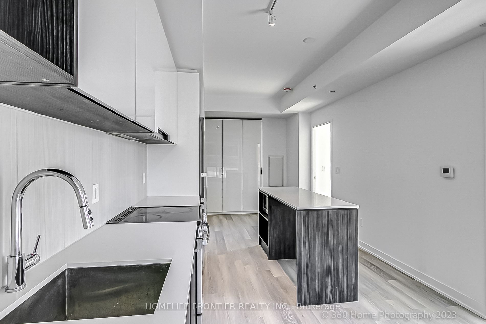 31 Tippett Rd, #731