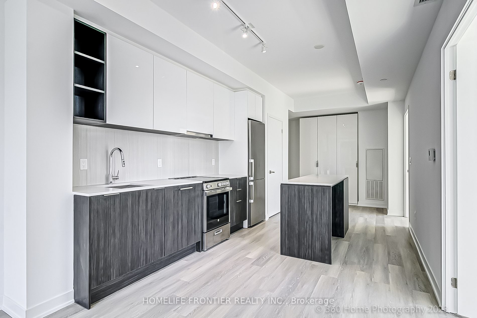 31 Tippett Rd, #731