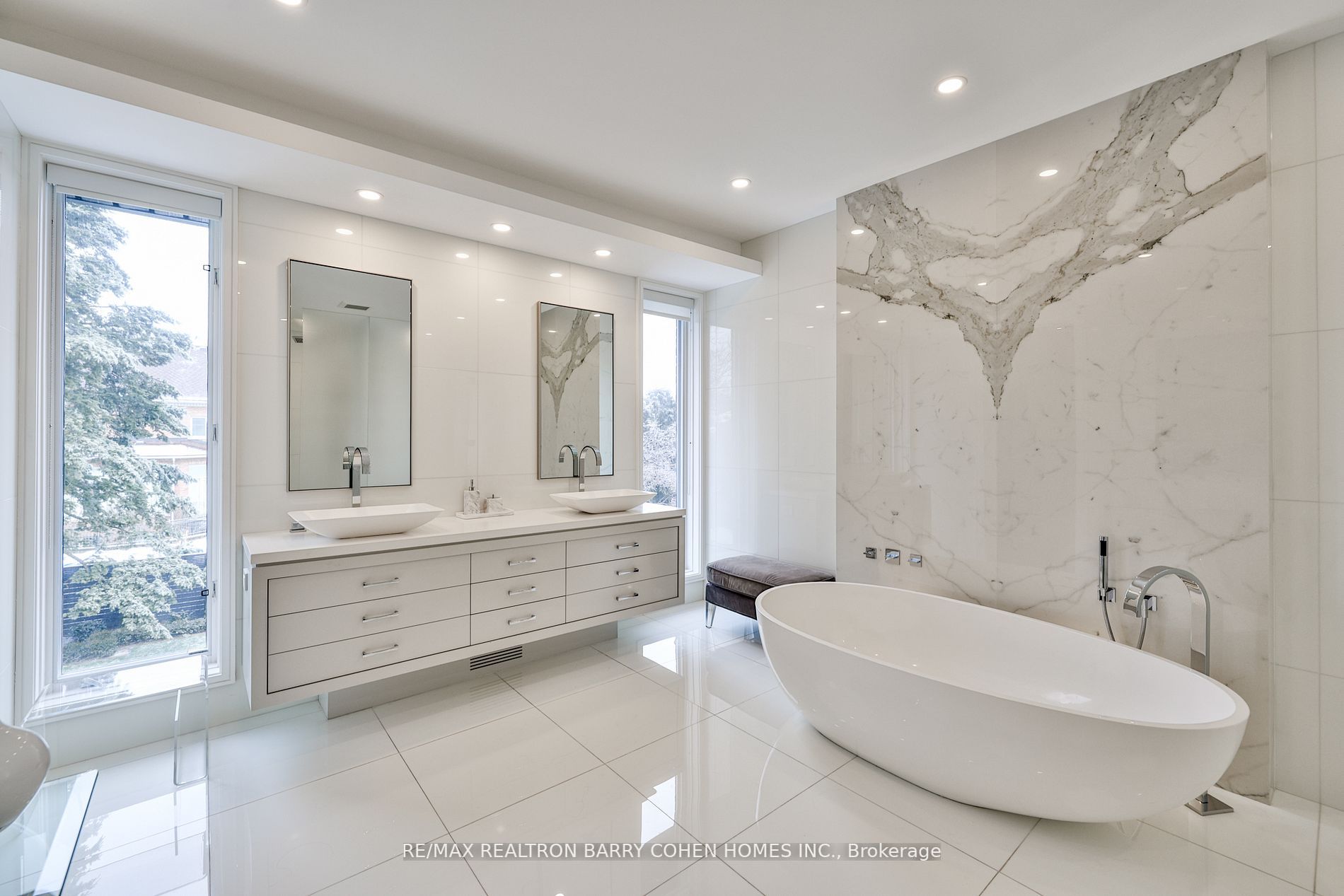 148 Highland Crescent