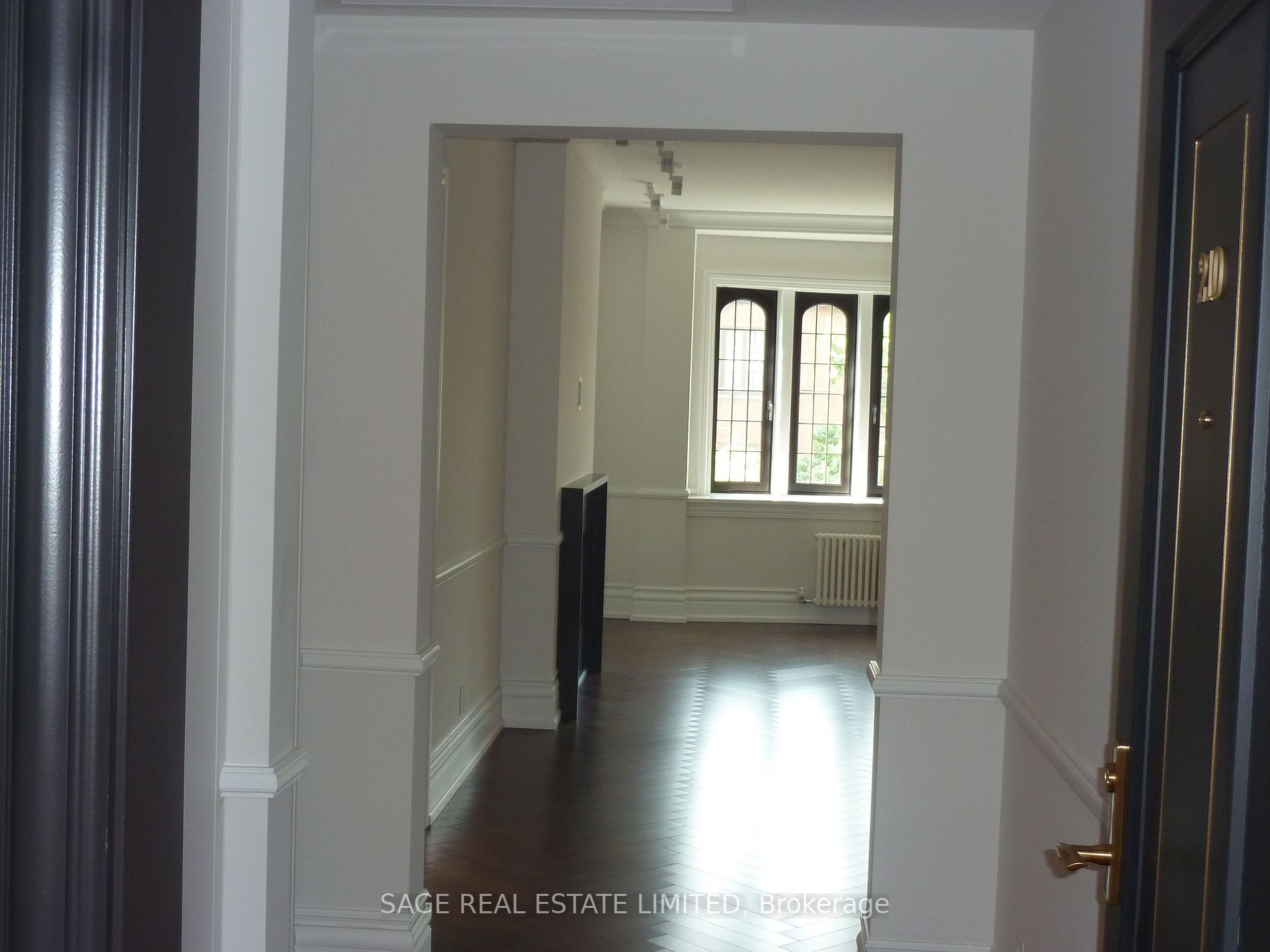 2 Clarendon Ave, #210