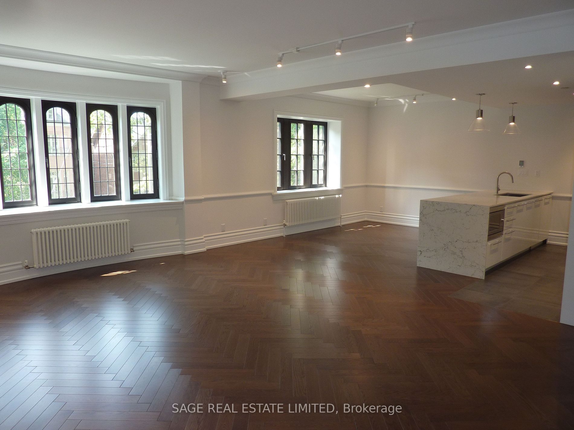2 Clarendon Ave, #210
